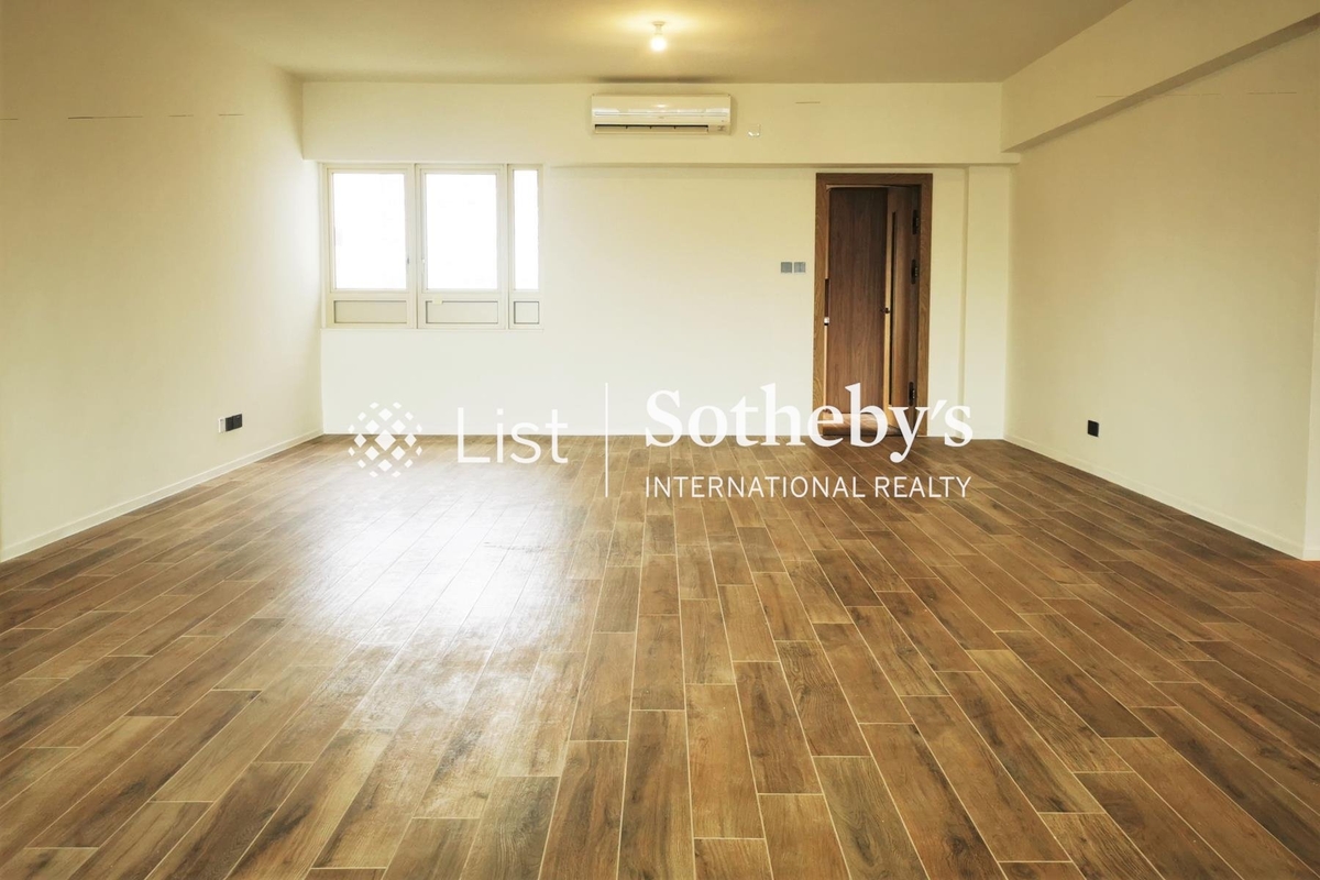 St. Joan Court 勝宗大廈 | Living and Dining Room