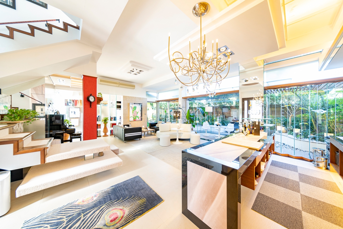 Miami Crescent 邁爾豪園 | Living and Dining Room
