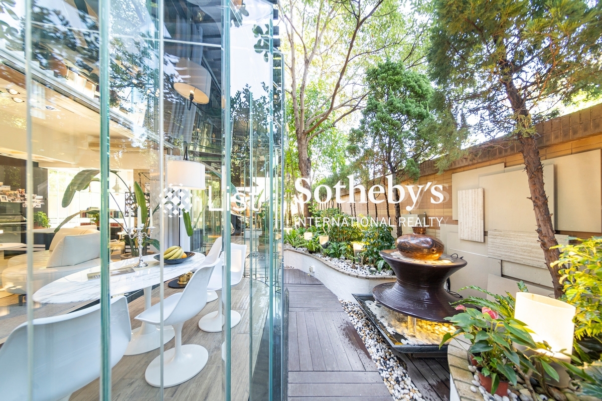 Miami Crescent 邁爾豪園 | Private Garden off Living and Dining Room