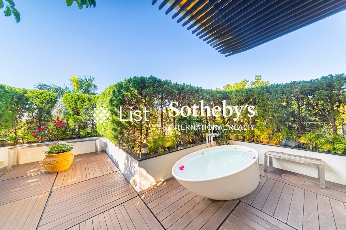 Miami Crescent 邁爾豪園 | Private Terrace off Master Bedroom