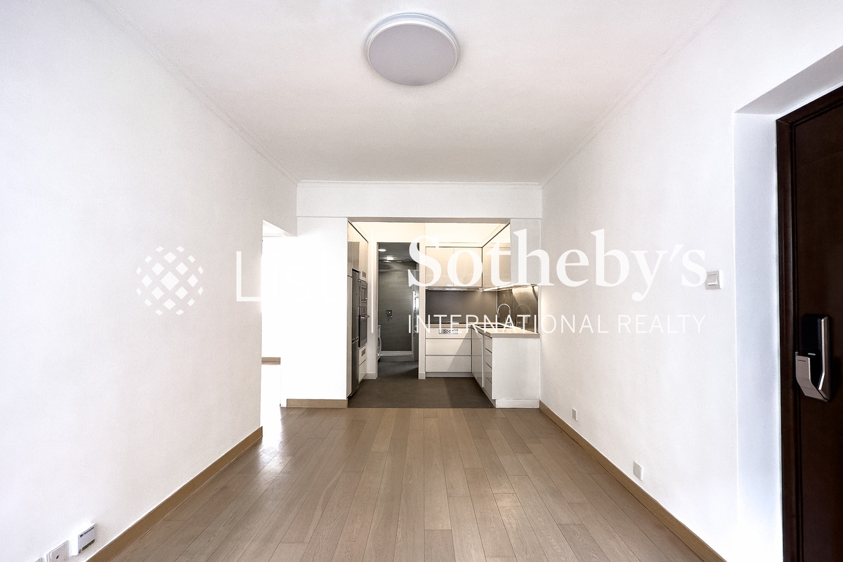 Elegant Court 華苑 | Living and Dining Room