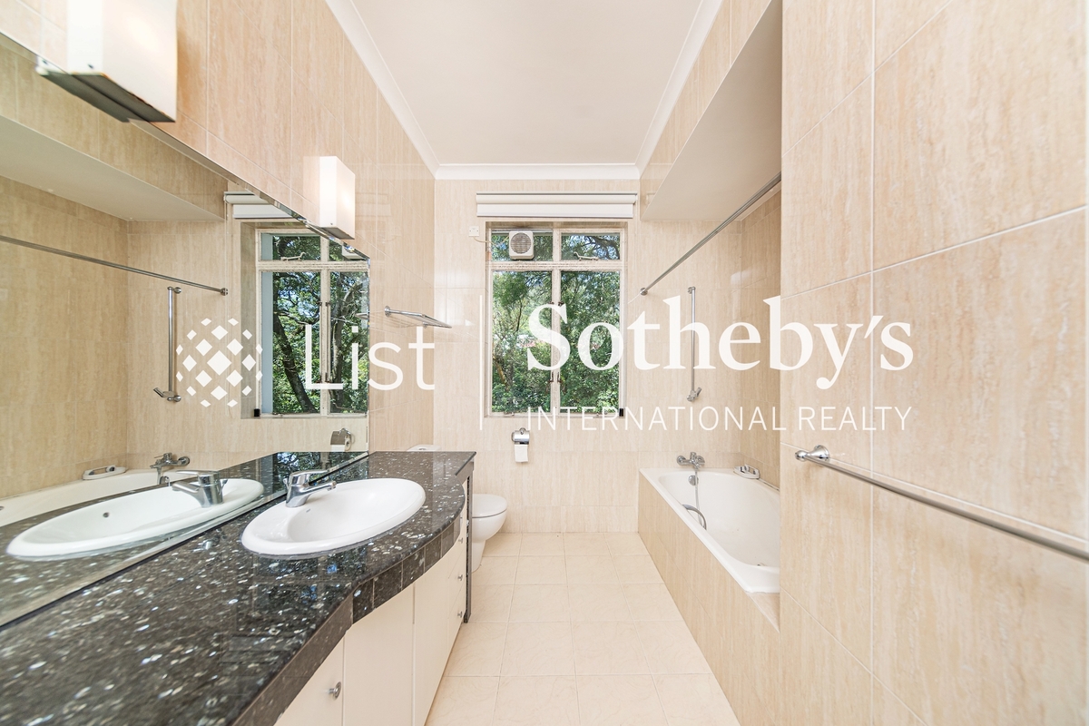 Customs Pass 飛鵝山莊 | Guest Bathroom