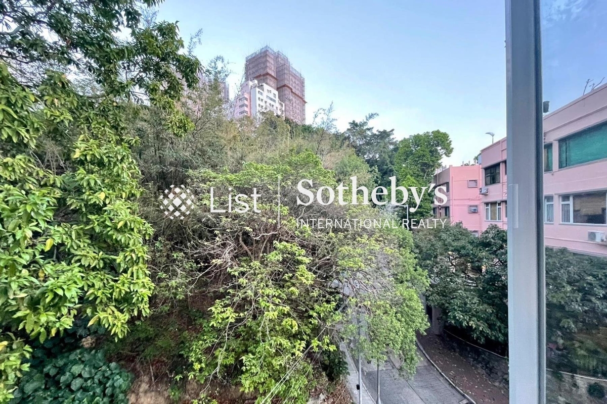 Glamour Court 華麗閣 | View from Living and Dining Room