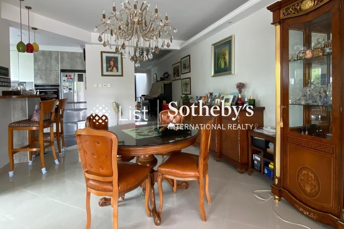 Hong Lok Yuen 康樂園 | Dining Room