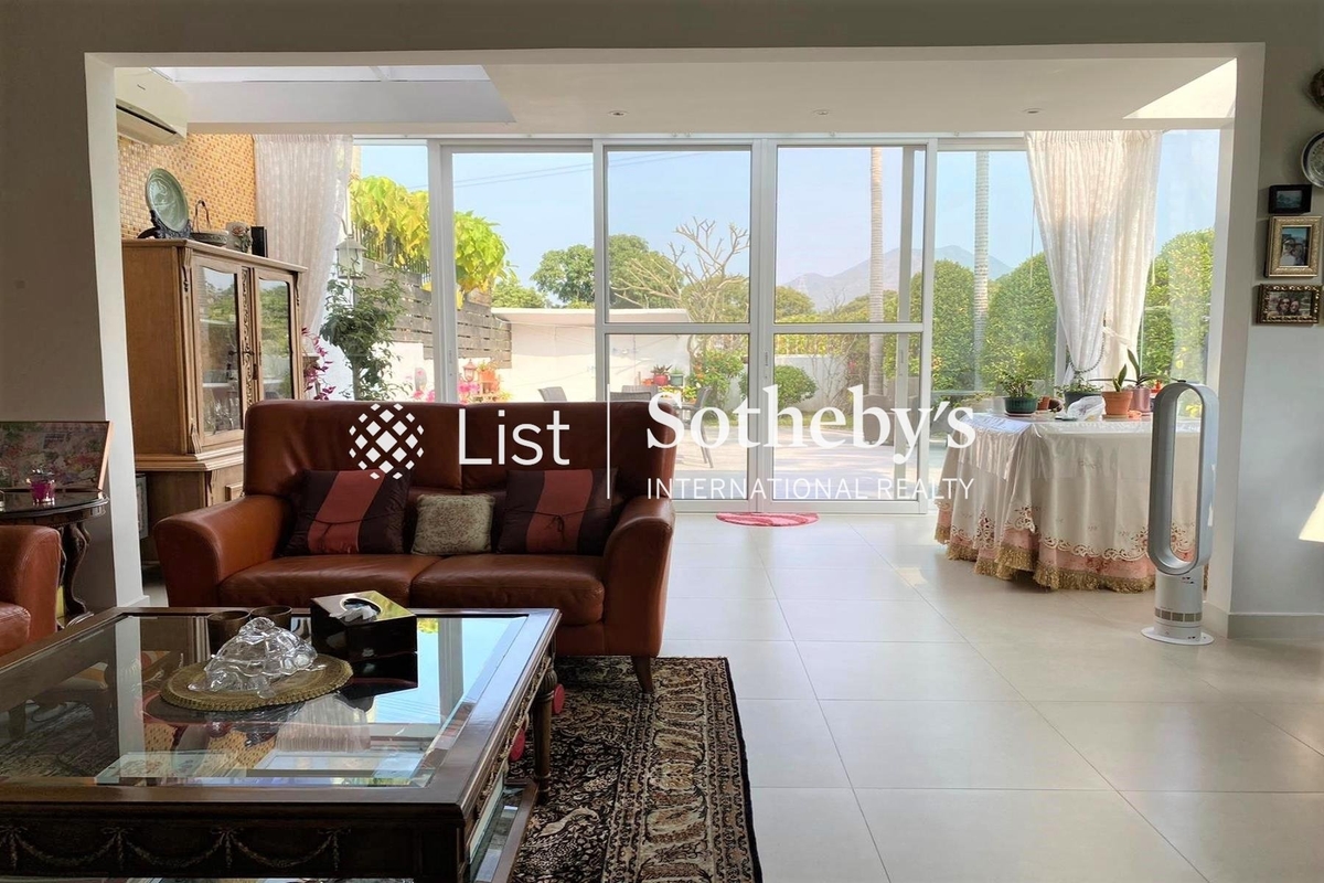 Hong Lok Yuen 康樂園 | Living Room