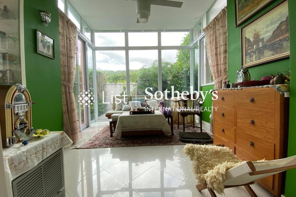 Hong Lok Yuen 康樂園 | Family Room