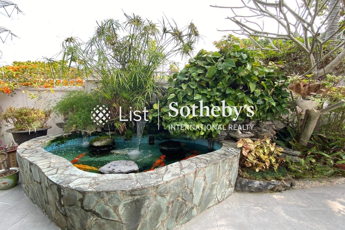 Hong Lok Yuen 康樂園 | Private Terrace off Living Room