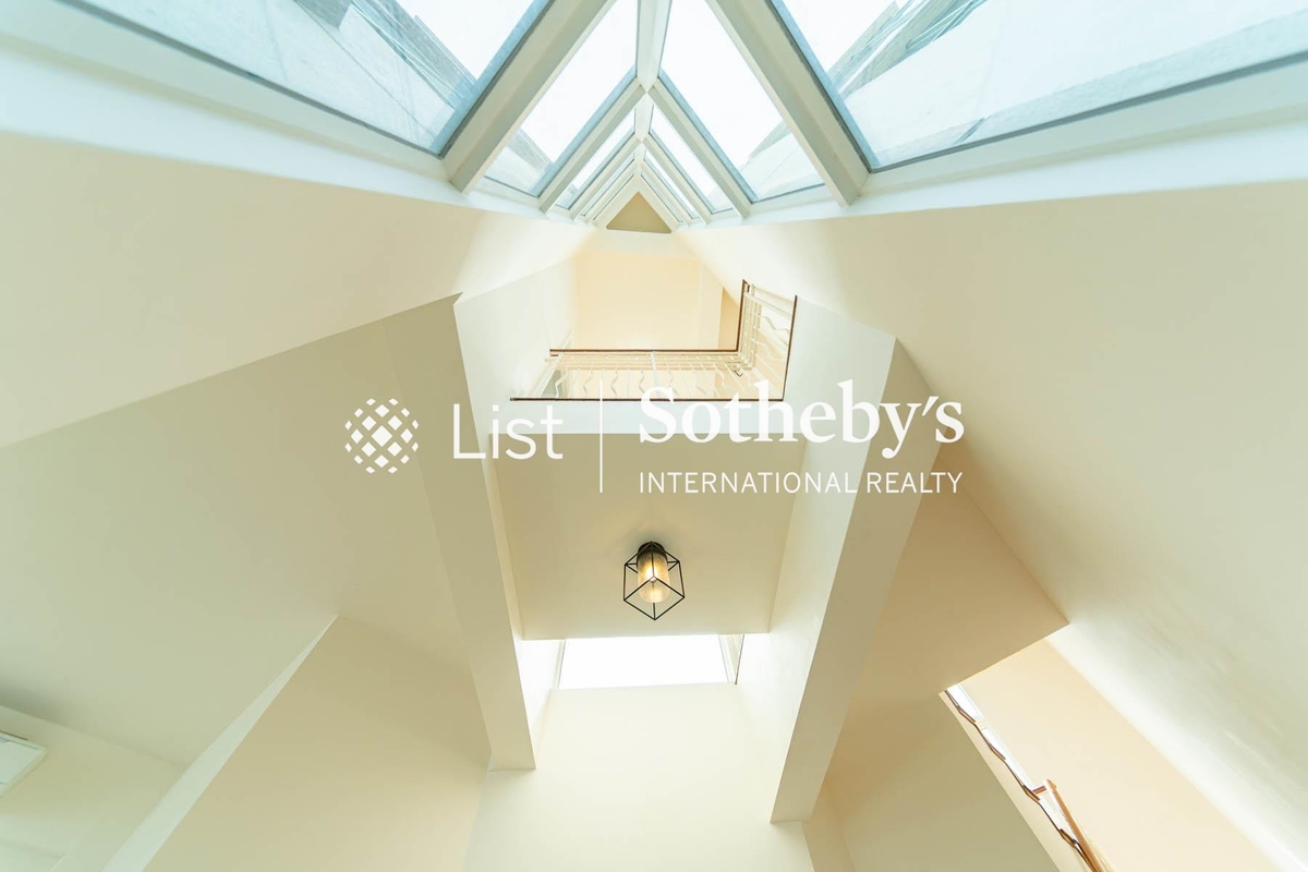 Shek O Headland Road 石澳山仔路 | Cathedral Ceiling