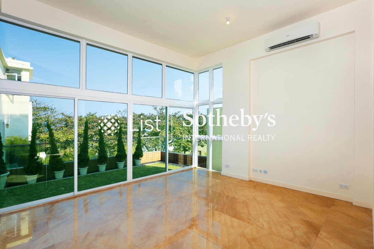 Shek O Headland Road 石澳山仔路 | Living and Dining Room