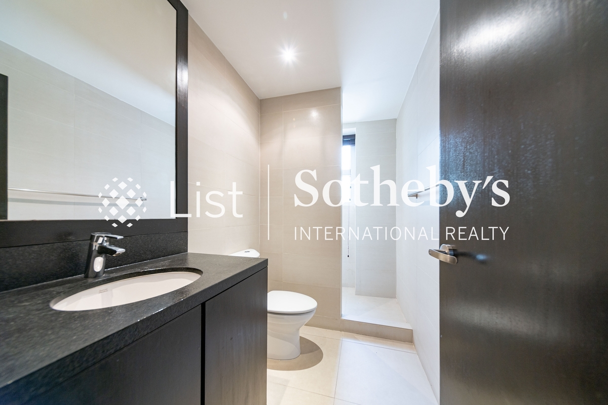 Dragon Lake Villa 龍湖別墅 | Third En-suite Bathroom