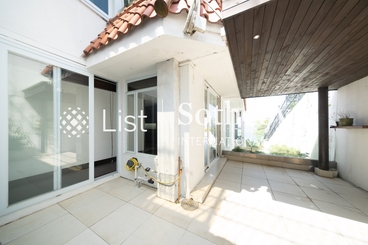 Dragon Lake Villa 龍湖別墅 | 