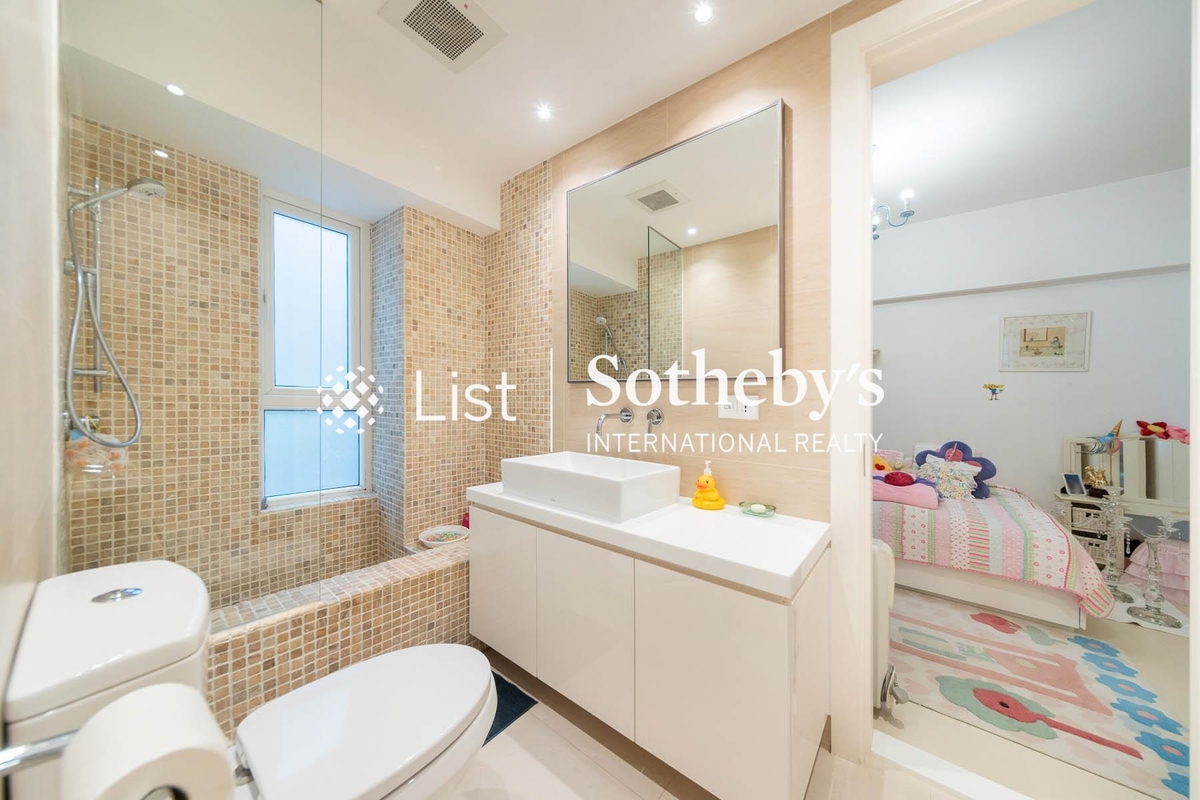 Dragon Lake Villa 龍湖別墅 | Third En-suite Bathroom