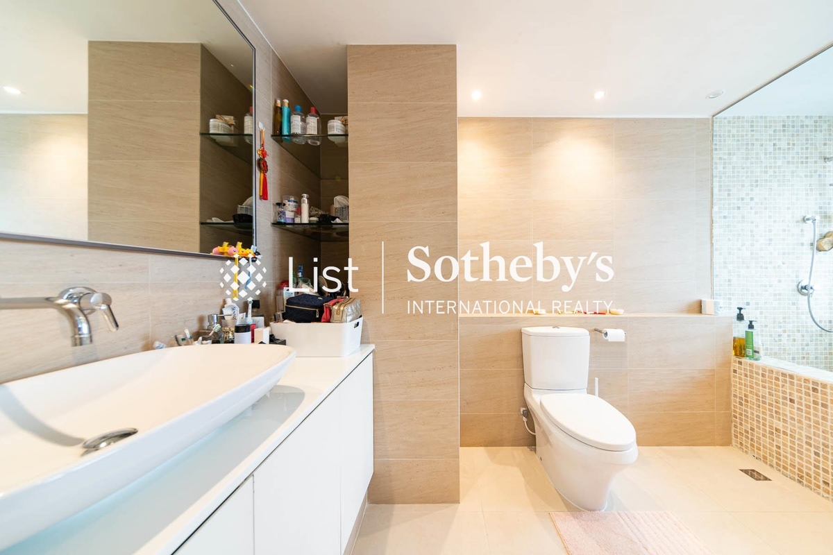 Dragon Lake Villa 龍湖別墅 | Second En-suite Bathroom