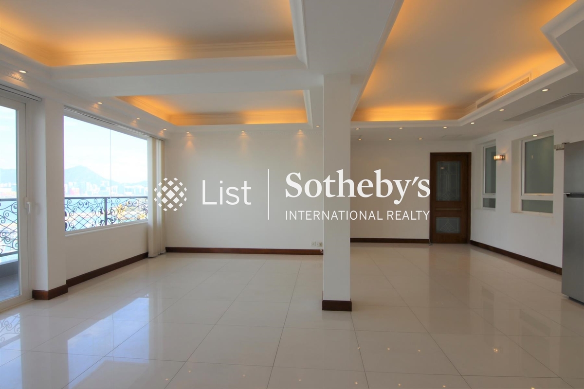 Riviera Mansion 海濱大廈 | Living and Dining Room