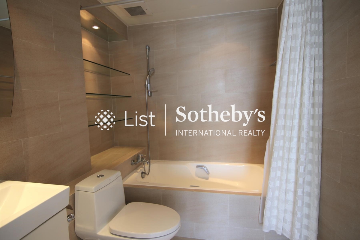 Riviera Mansion 海濱大廈 | Master Bathroom