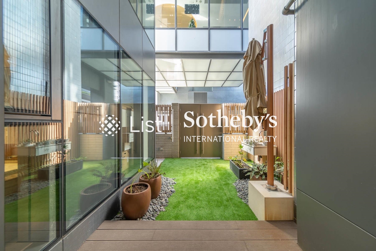 Double Cove 迎海 | Private Back Garden off Living and Dining Room