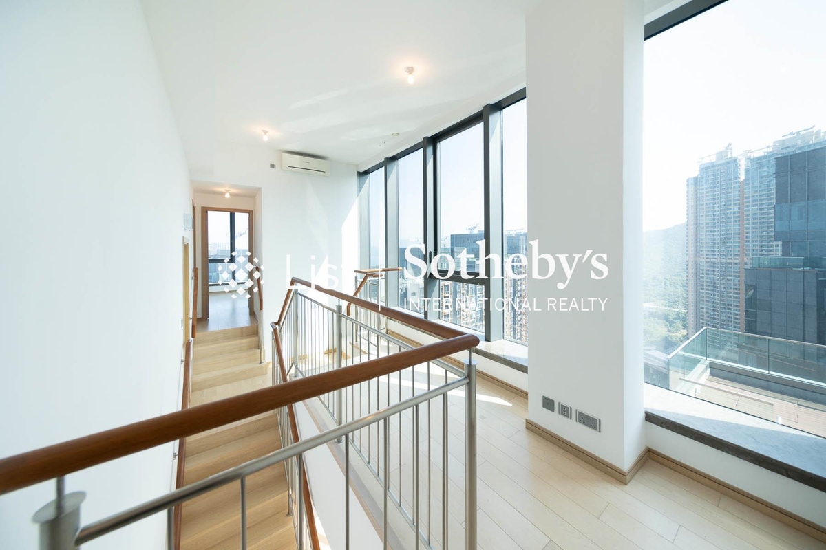 Double Cove 迎海 | Corridor and Internal Staircase