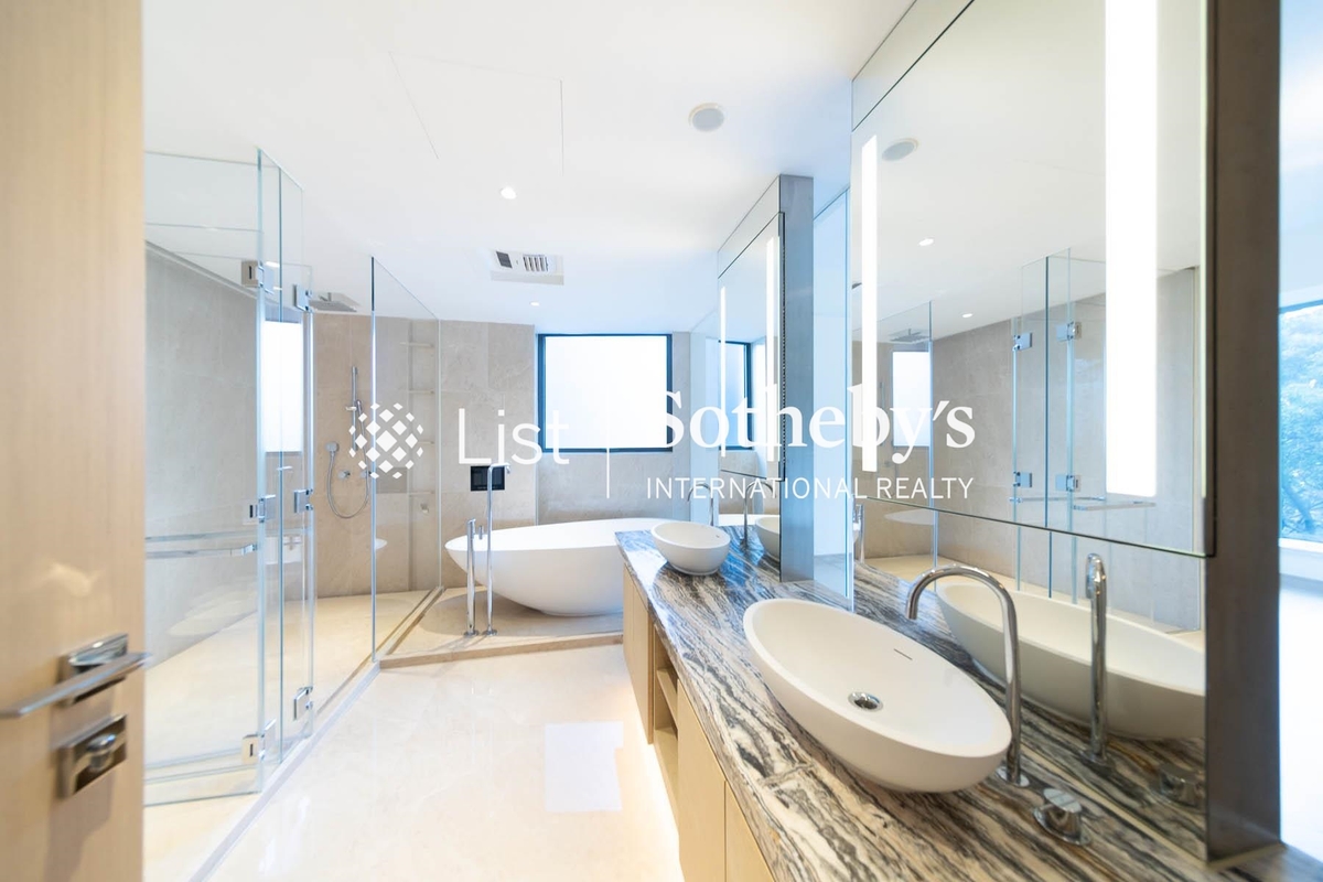 Double Cove 迎海 | Master Bathroom