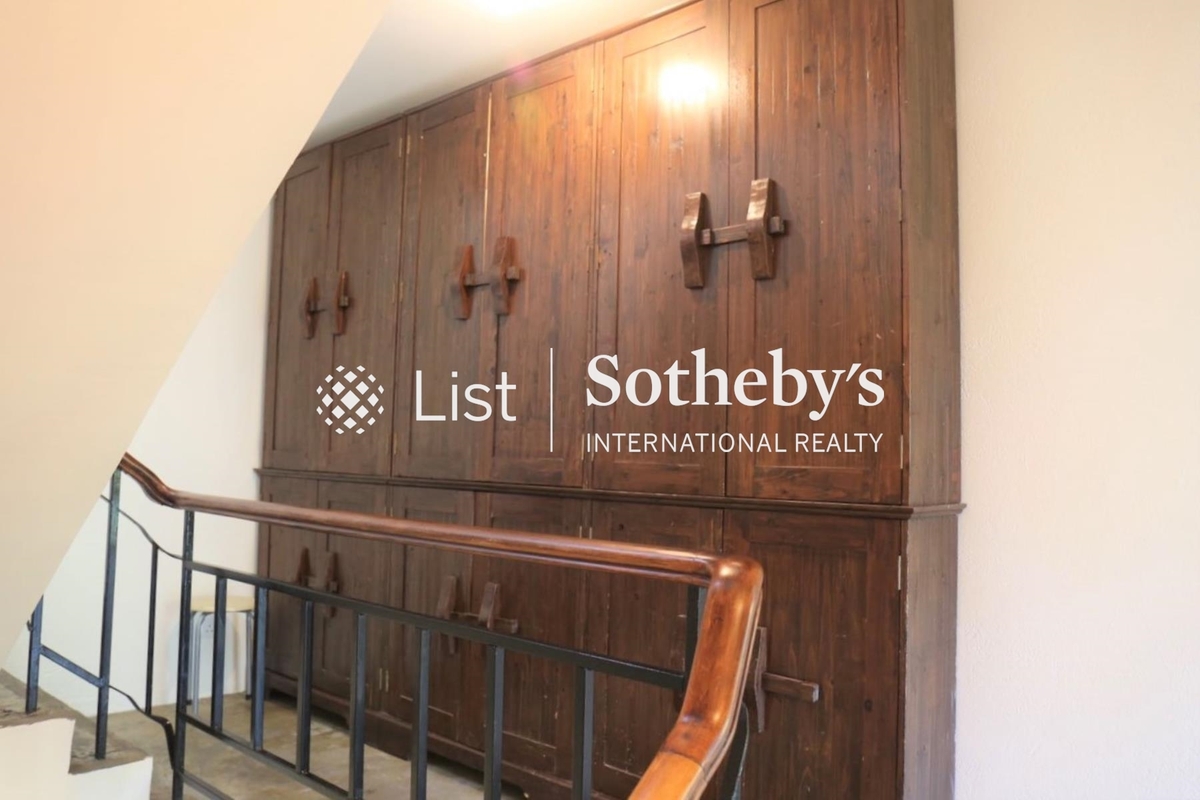 Jade Villa 璟瓏軒 | Internal Staircase