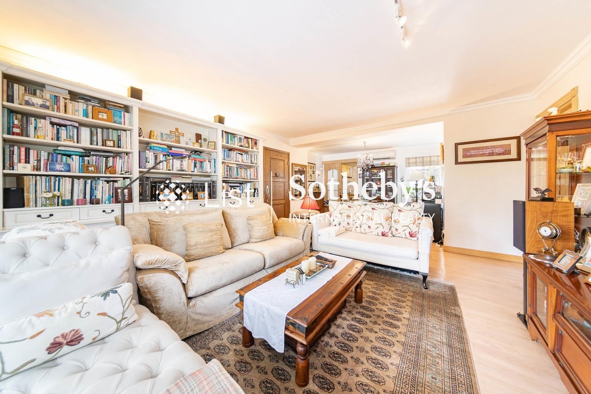 Braemar Hill Mansions 賽西湖大廈 | Living and Dining Room