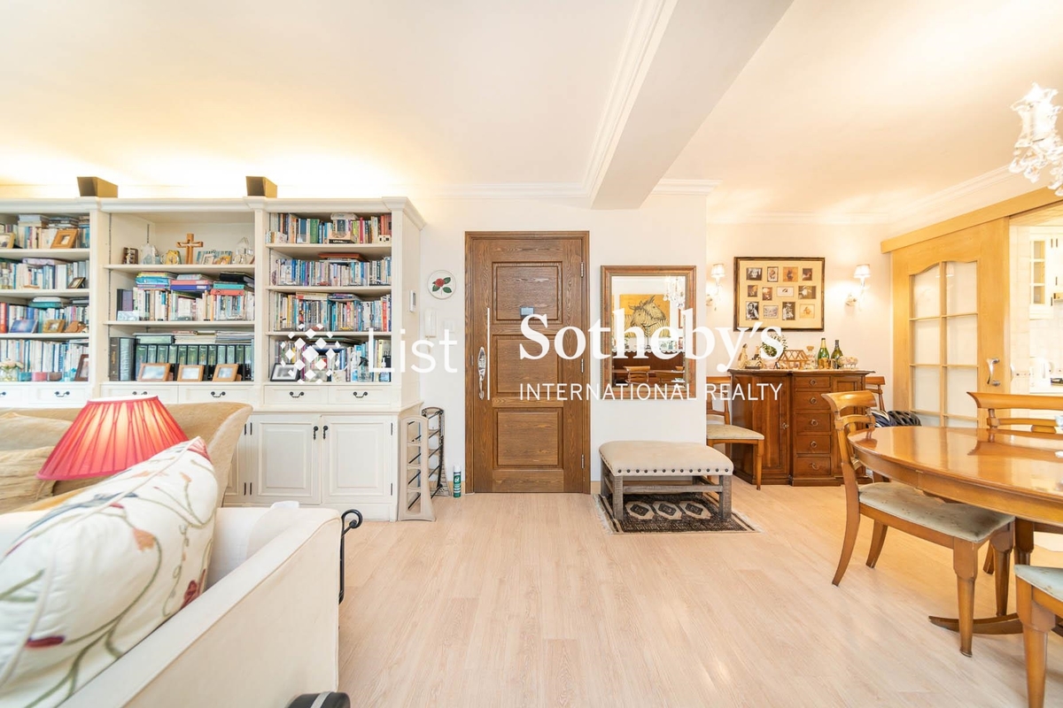 Braemar Hill Mansions 賽西湖大廈 | Living and Dining Room