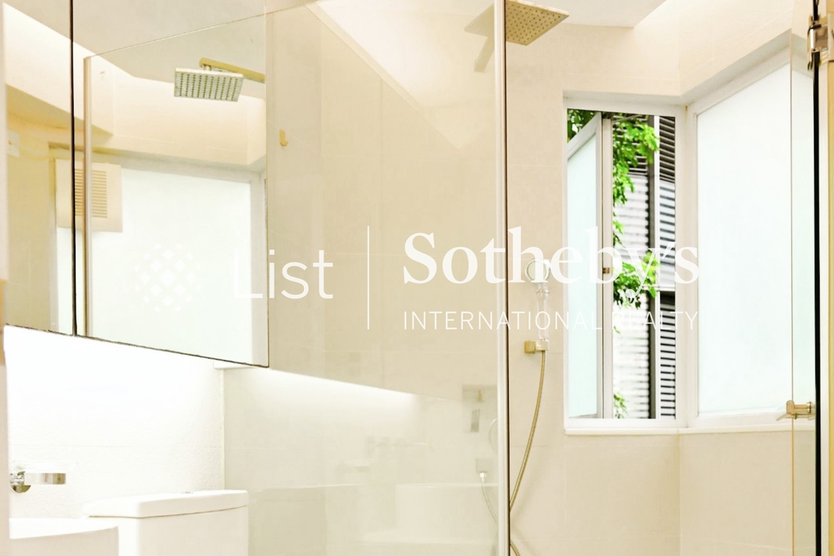 Windsor Court 衛城閣 | Master Bathroom