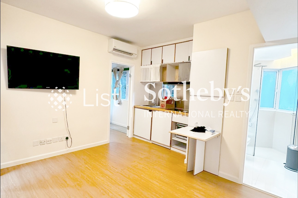 Windsor Court 衛城閣 | Living and Dining Room