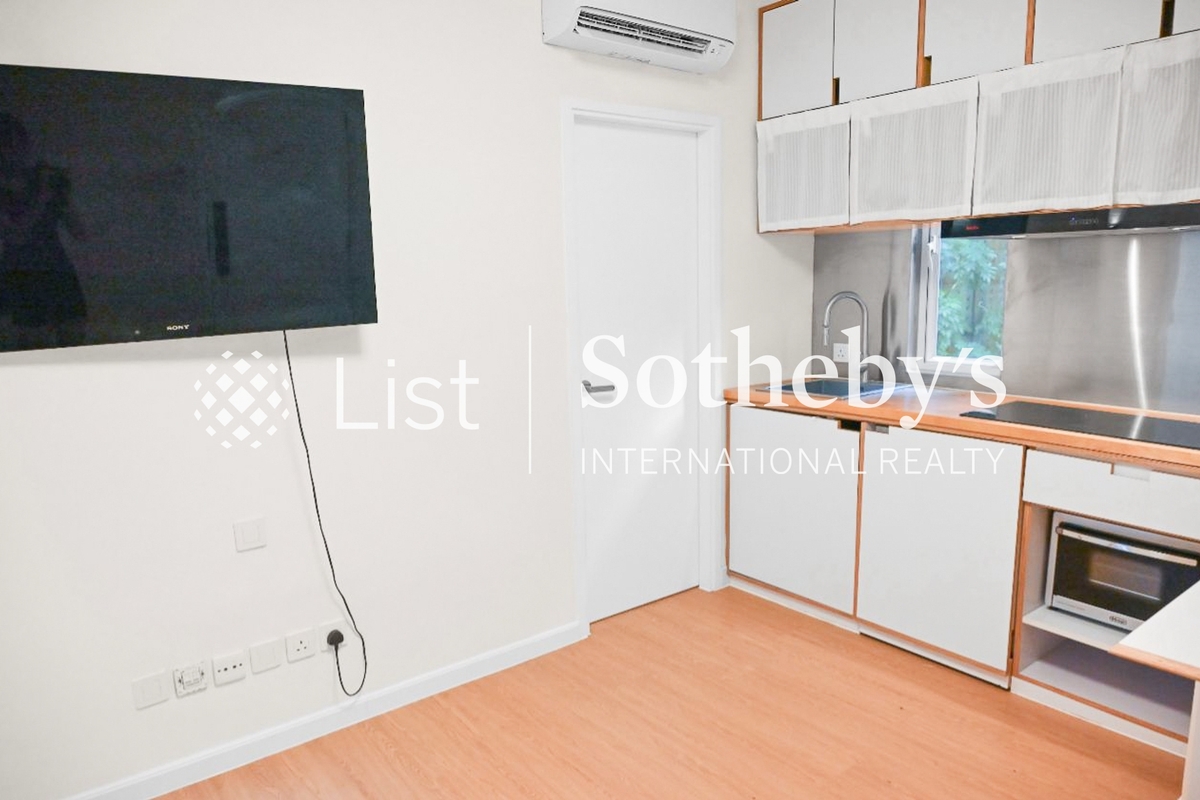 Windsor Court 衛城閣 | Living and Dining Room