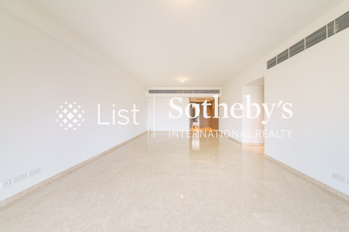 Central Peak 司徒拔道18號 | Living and Dining Room