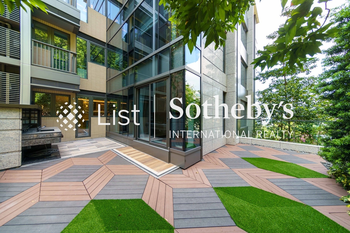 Central Peak 司徒拔道18號 | Private Terrace off Second Room