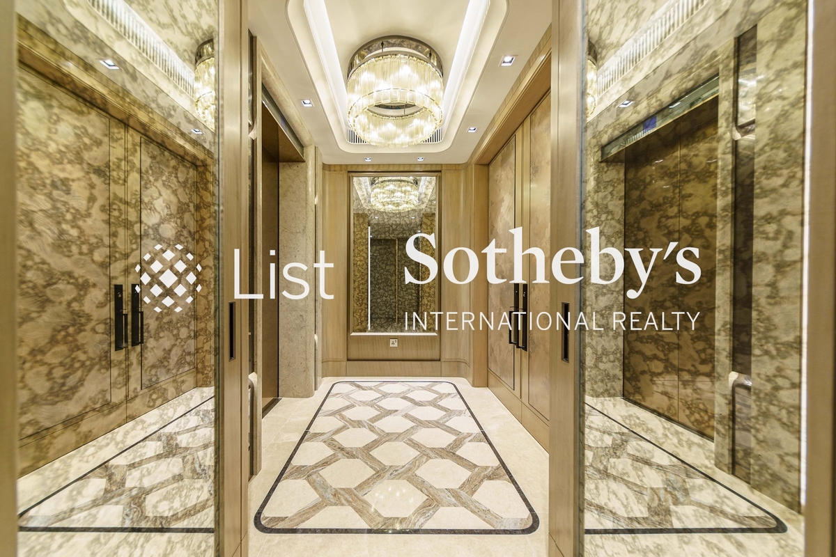 Central Peak 司徒拔道18號 | Lift Lobby