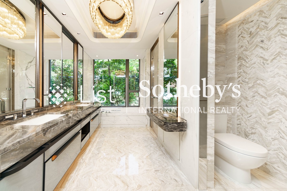 Central Peak 司徒拔道18號 | Master Bathroom