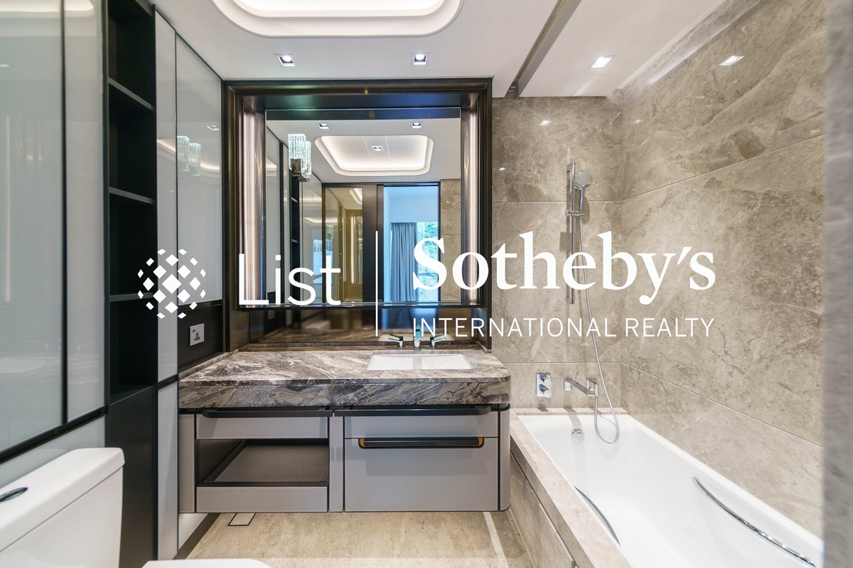 Central Peak 司徒拔道18号 | Guest Bathroom