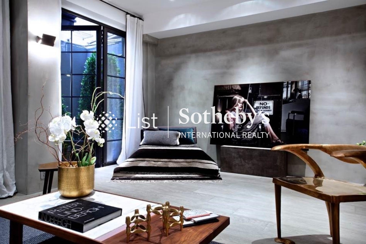 42-44 Robinson Road 羅便臣道42-44號 | Living and Dining Room