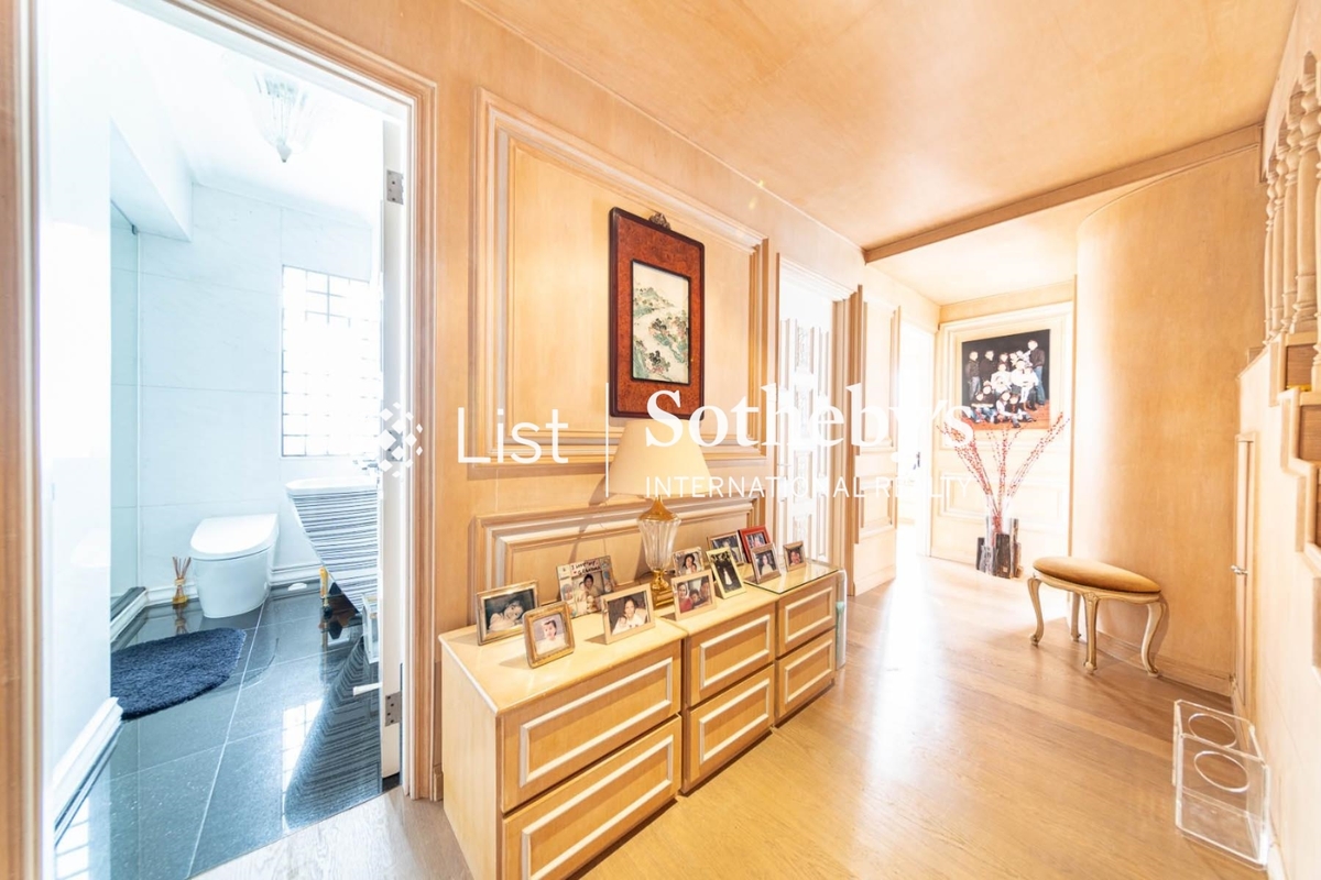 Grand View Villa 嘉穎別墅 | Dressing Area in Master Bedroom