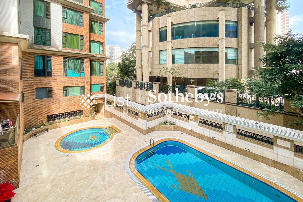 Dragon View 御龍居 | Communal Swimming Pool