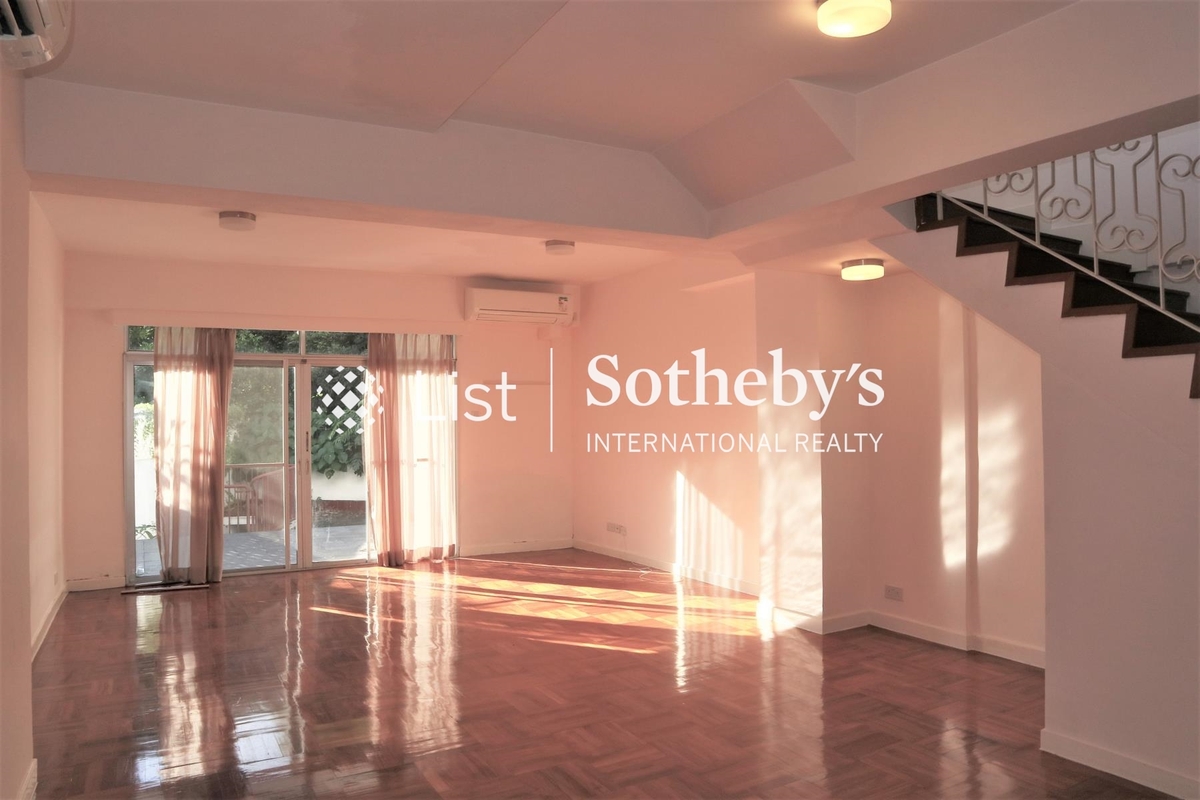 Ruby Chalet 寶石小築 | Living and Dining Room