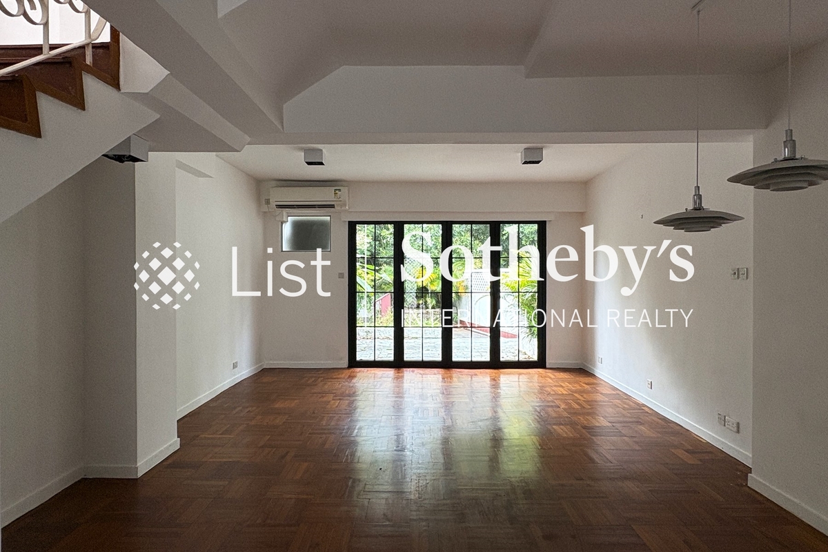 Ruby Chalet 寶石小築 | Living and Dining Room