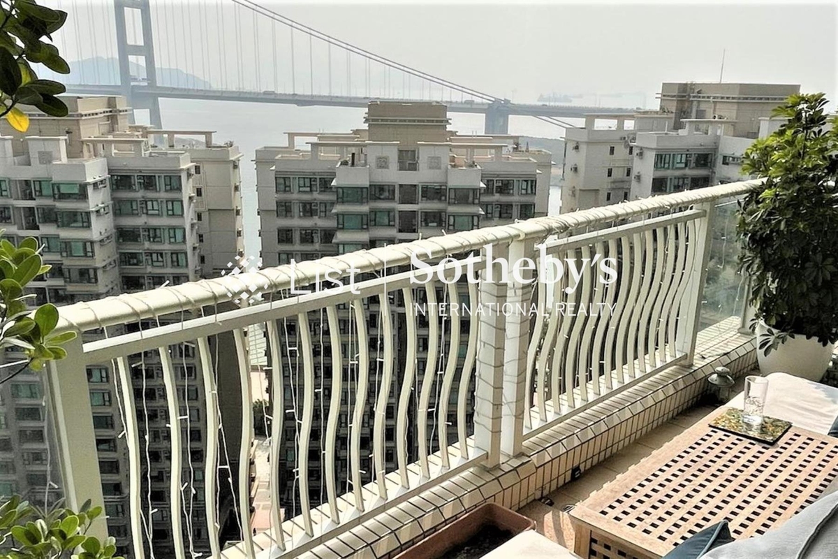 Park Island 珀麗灣 | Balcony off Living and Dining Room