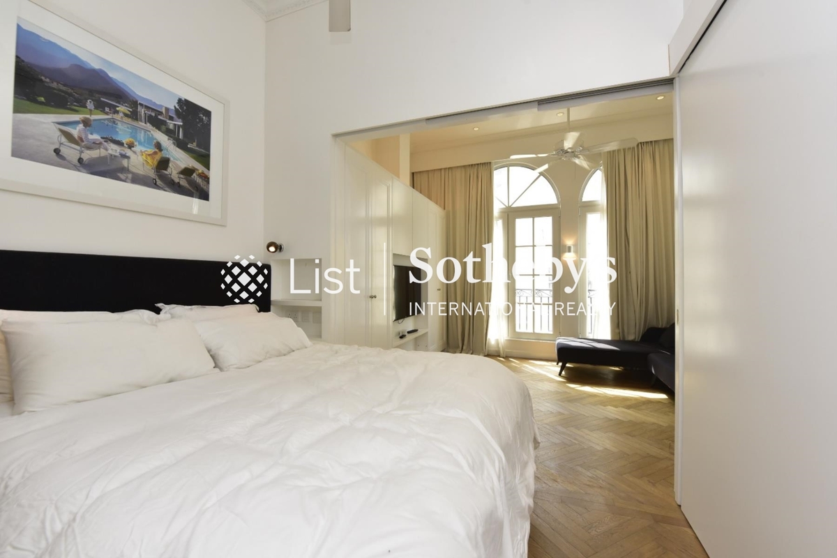 Hollywood Road 荷李活道 | Master Bedroom on 5th Floor