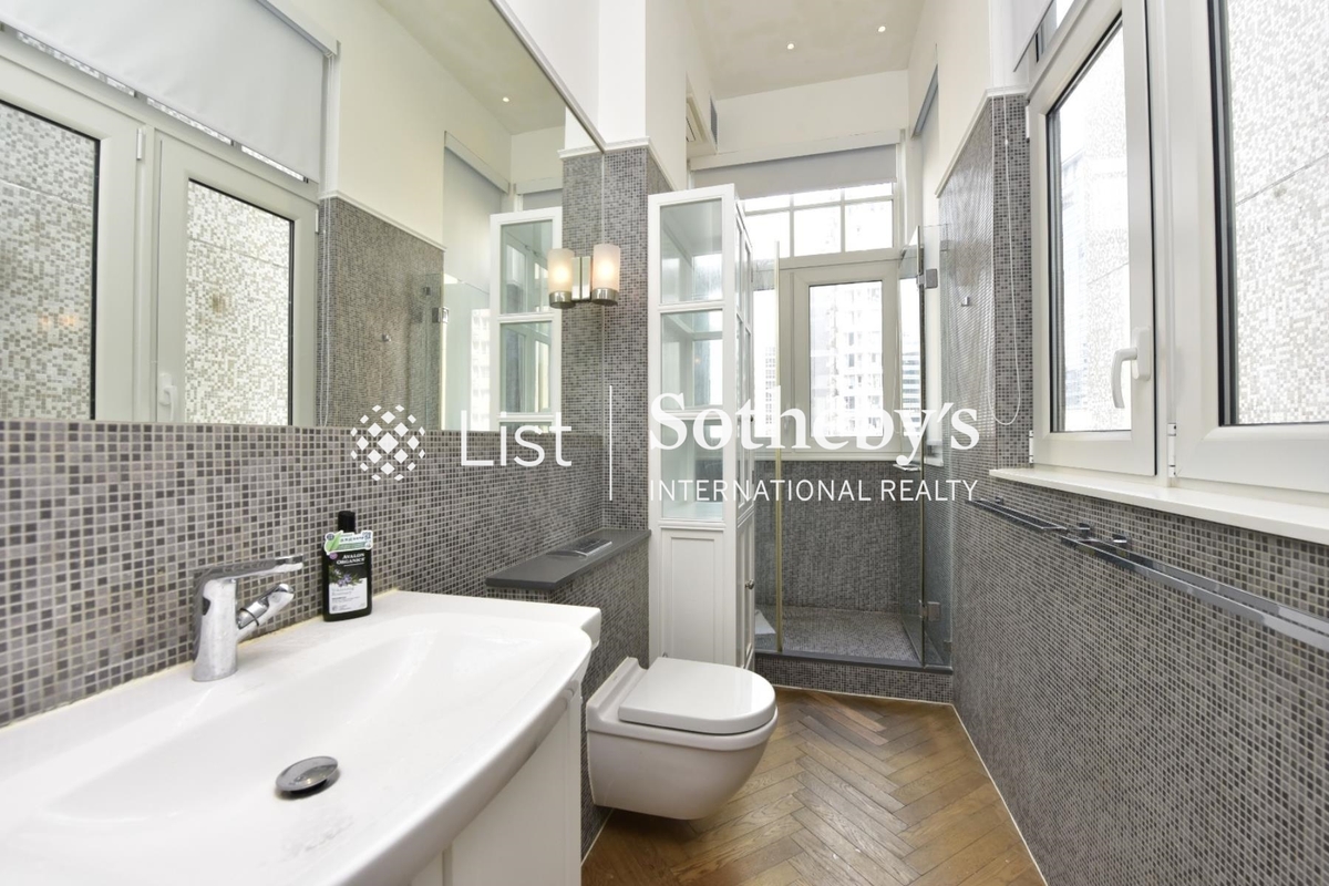 Hollywood Road 荷李活道 | Guest Bathroom