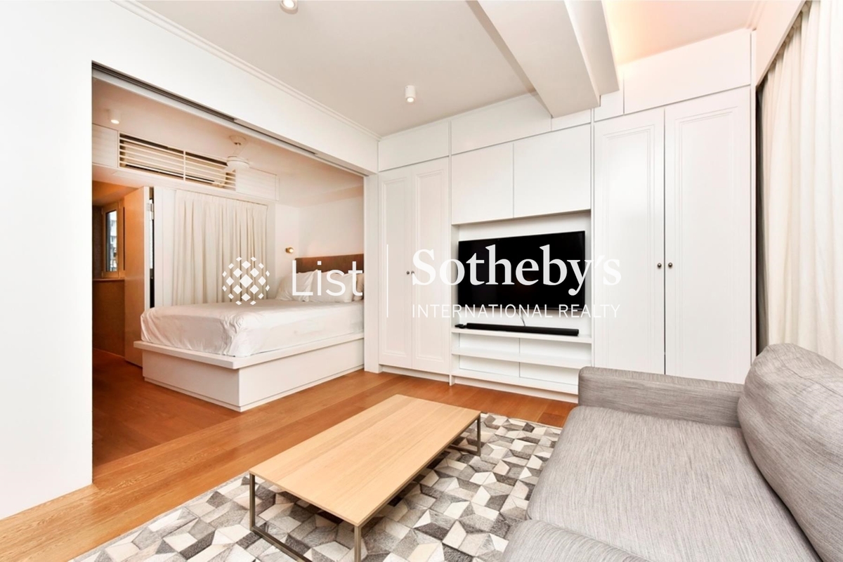 Hollywood Road 荷李活道 | Master Bedroom on 3rd Floor