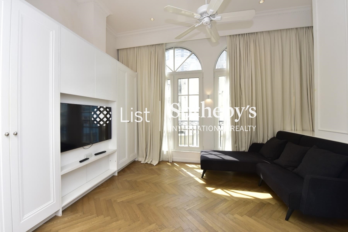 Hollywood Road 荷李活道 | Living Room on 5th Floor