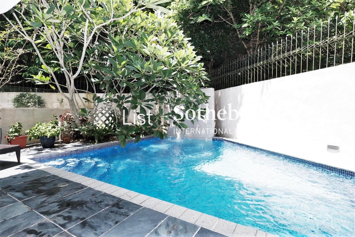 Hebe Villa 白沙灣花園 | Private Swimming Pool and Garden off Living & Dining Room