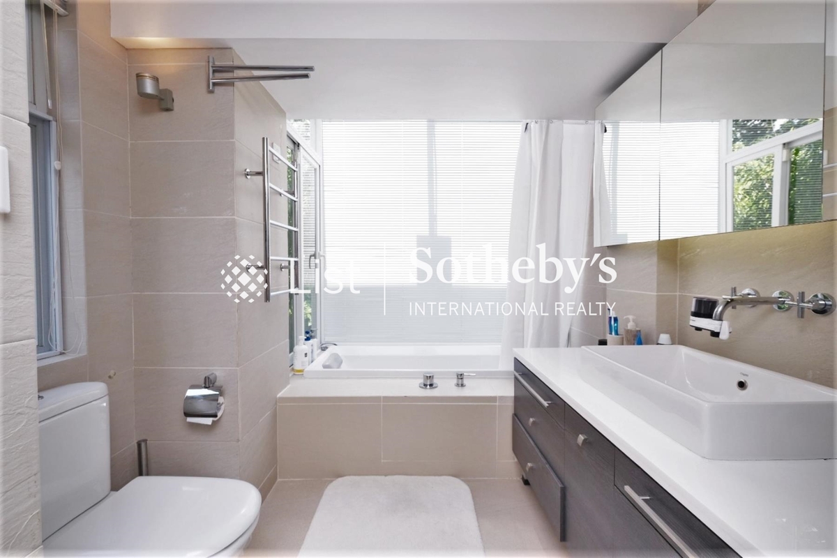Hebe Villa 白沙灣花園 | Master Bathroom