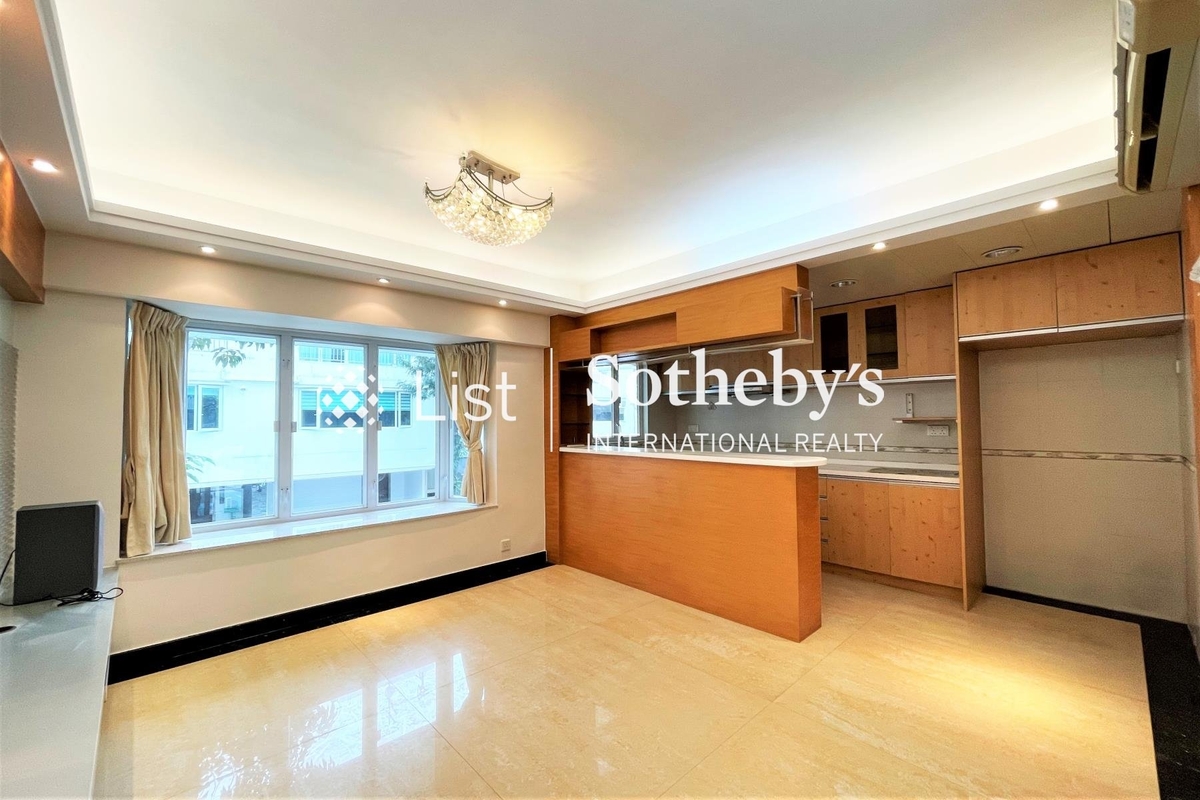 Marina Cove 匡湖居 | Dining Room with  Open Kitchen