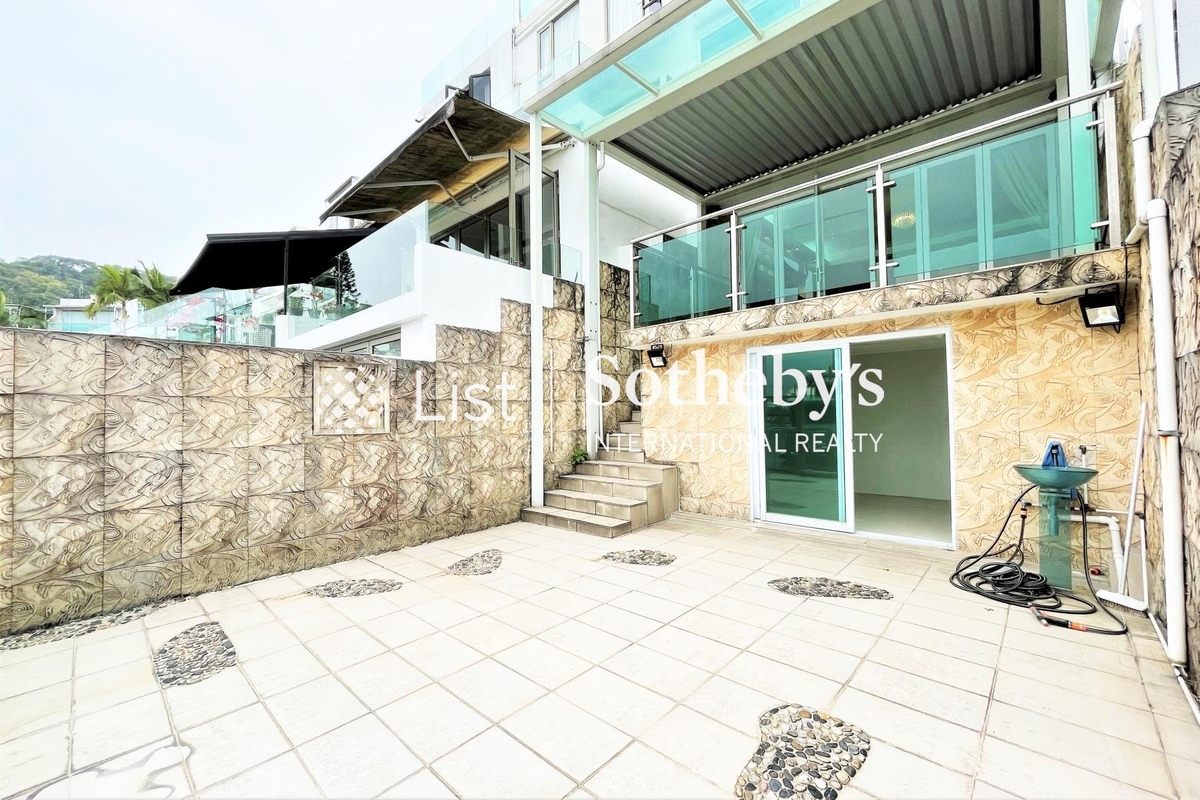 Marina Cove 匡湖居 | Private Garden off Living Room