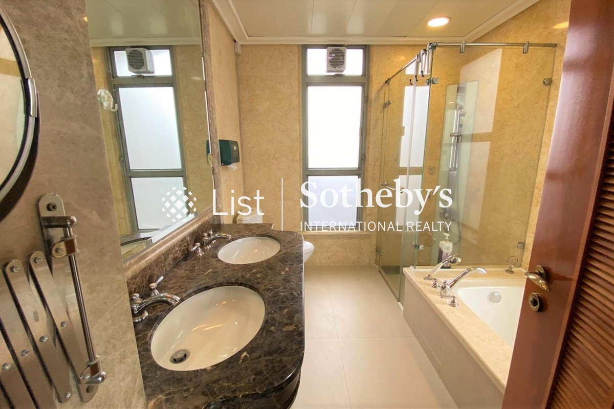 Parc Palais 君頤峰 | Master Bathroom