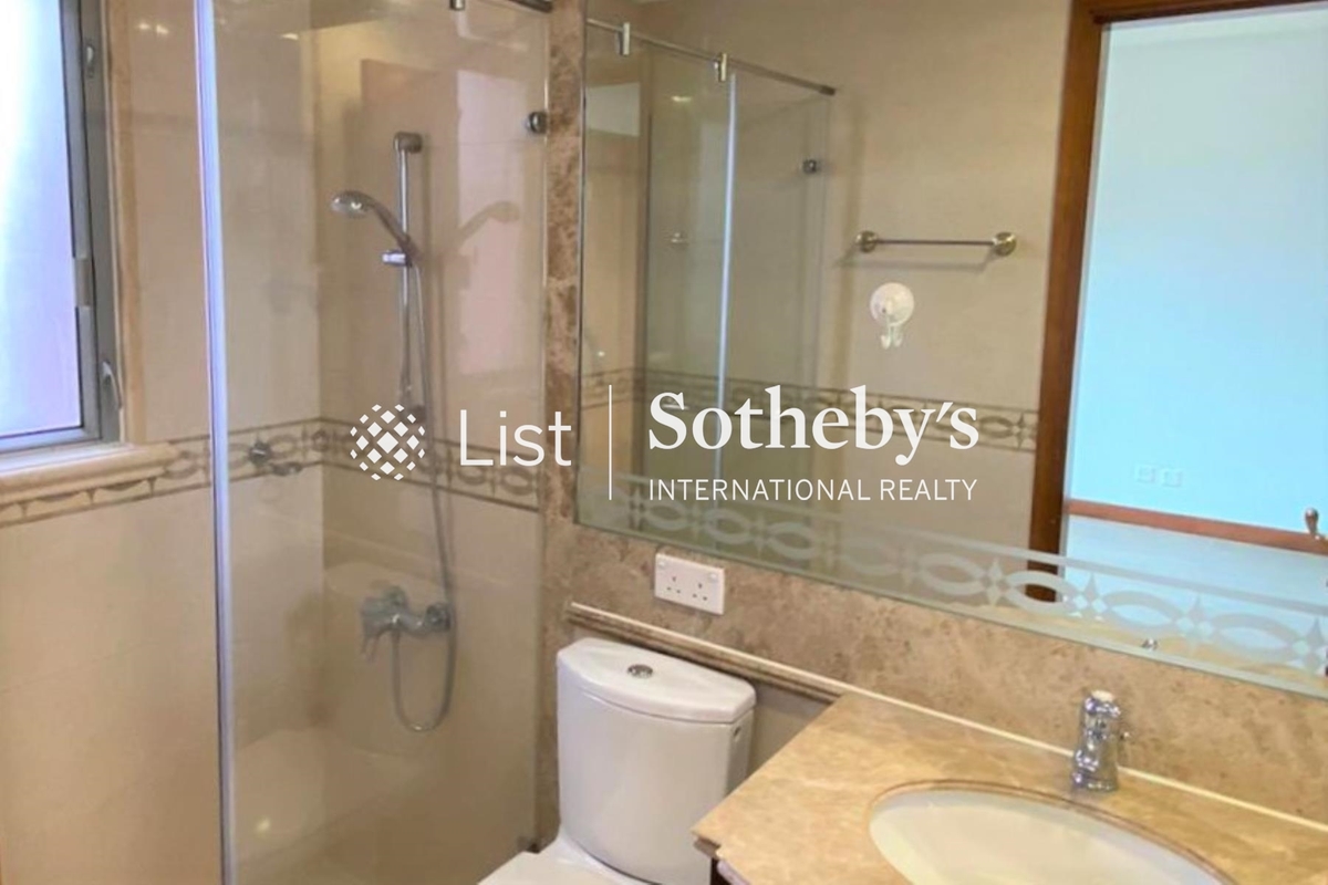 Parc Palais 君頤峰 | Second En-suite Bathroom