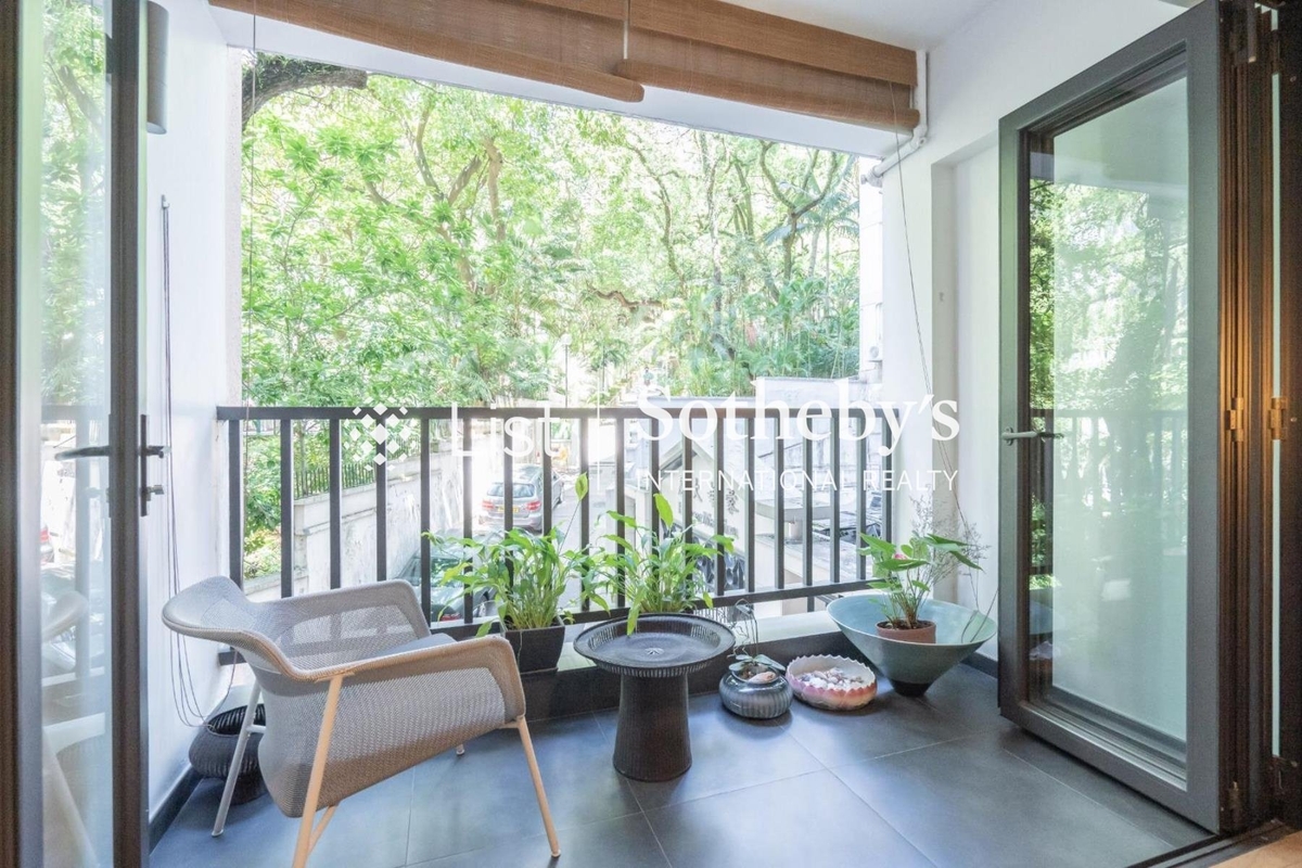 Hing Wah Mansions 興華樓 | Balcony off Living and Dining Room